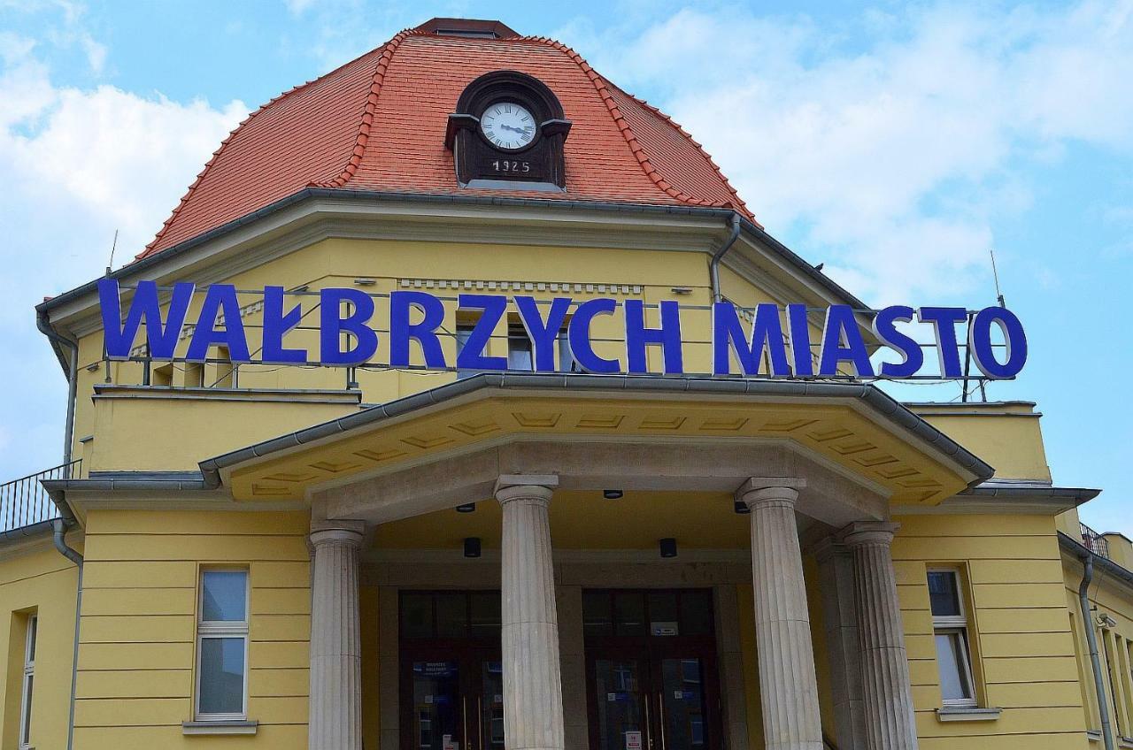 Art Mieszkanie Blisko Dworca Pkp Walbrzych Miasto Exterior foto